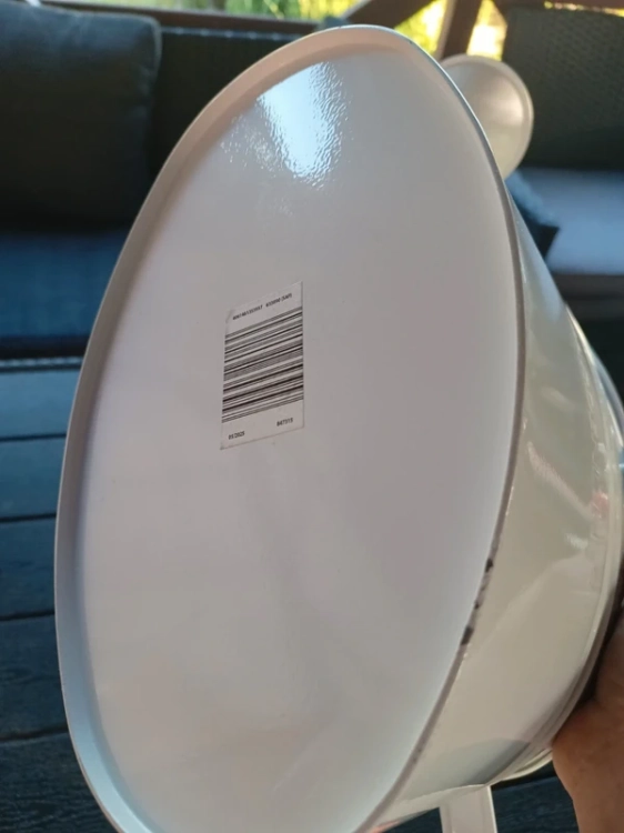 Piękna biała metalowa konewka o pojemności 5 litrów nowoczesny design