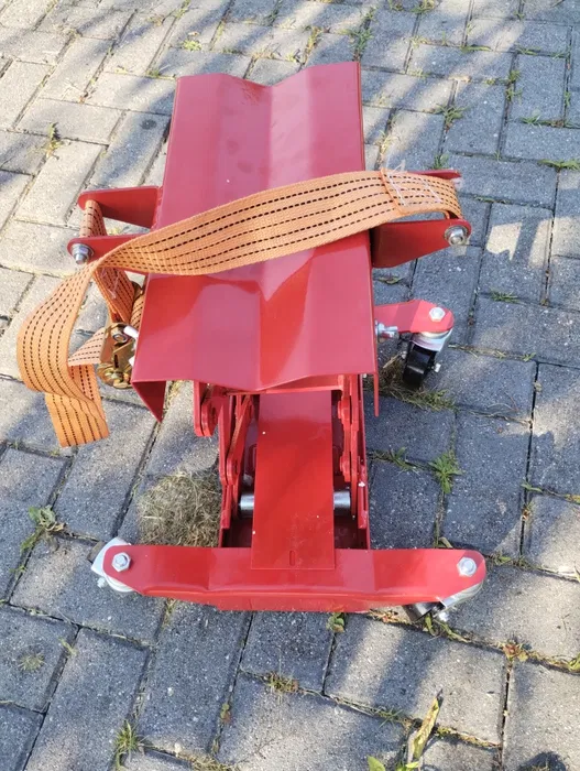 Czerwony metalowy podnośnik podłogowy do skrzyni biegów 200 kg mechanizm nożycowy