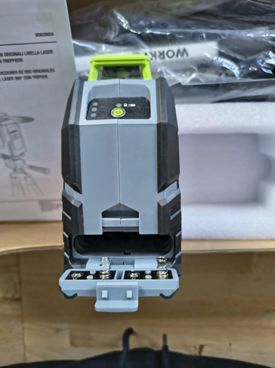 Poziomica laserowa WORKPRO 360 stopni z zieloną wiązką na teleskopowym statywie