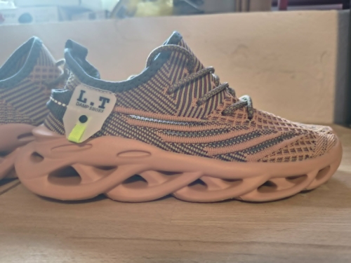 Lekkie i modne buty sportowe do biegania oraz fitnessu z serii L T
