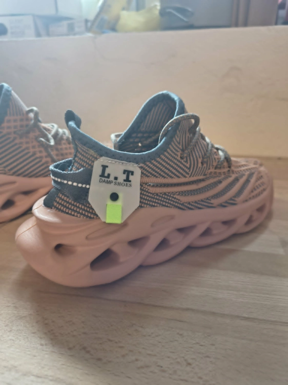 Lekkie i modne buty sportowe do biegania oraz fitnessu z serii L T