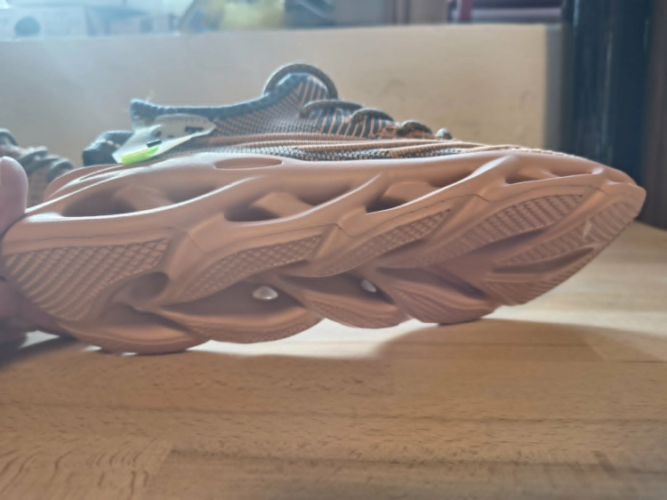 Lekkie i modne buty sportowe do biegania oraz fitnessu z serii L T