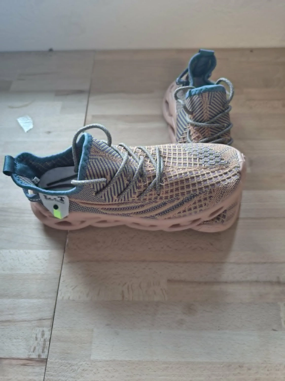 Lekkie i modne buty sportowe do biegania oraz fitnessu z serii L T