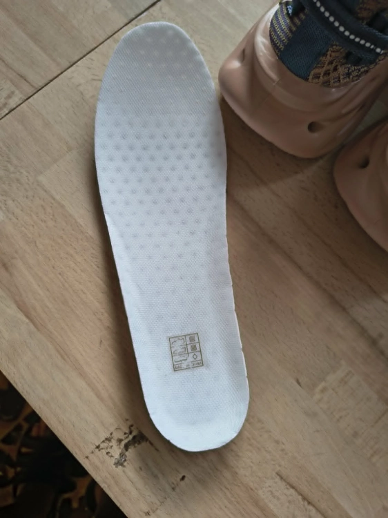 Lekkie i modne buty sportowe do biegania oraz fitnessu z serii L T