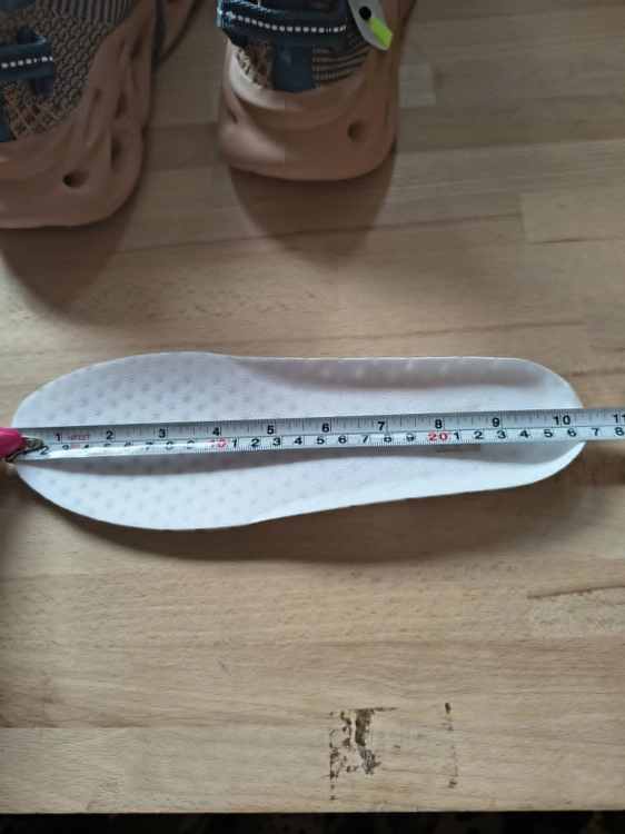 Lekkie i modne buty sportowe do biegania oraz fitnessu z serii L T