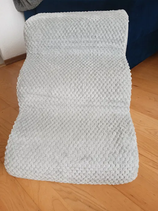 Szare profilowane schody piankowe rampa dla małego psa o wysokości 40 cm