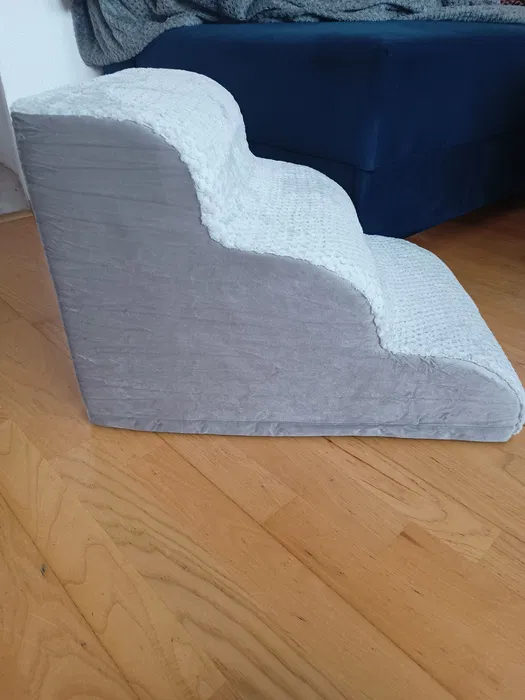 Szare profilowane schody piankowe rampa dla małego psa o wysokości 40 cm