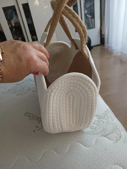 Pleciony bawełniany koszyk Tęcza w stylu Boho z dwoma uchwytami z liny