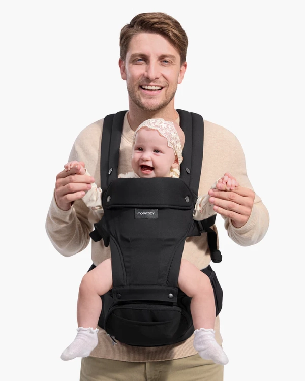 Czarne ergonomiczne nosidełko biodrowe 2w1 Momcozy z dzieckiem przodem do świata