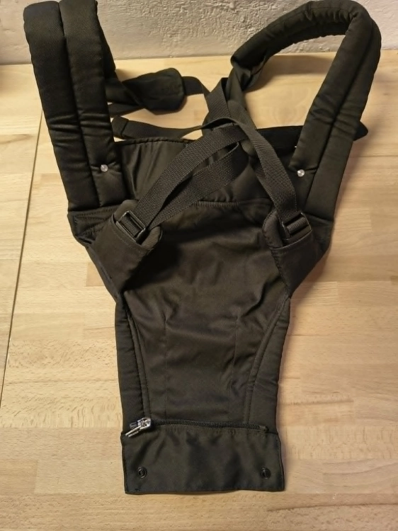 Czarne ergonomiczne nosidełko biodrowe 2w1 Momcozy z dzieckiem przodem do świata