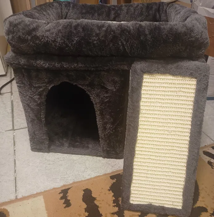 Kompaktowy szary drapak dla kota Aechonow z domkiem i legowiskiem o wysokości 40 cm