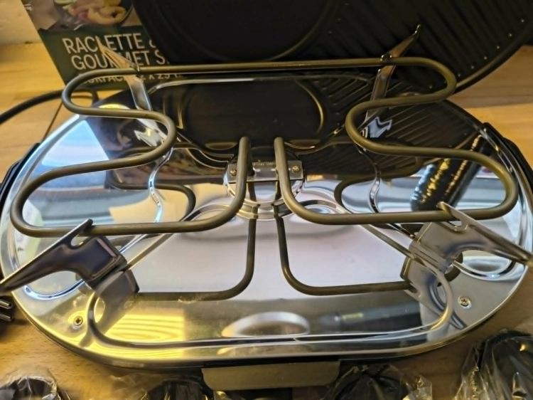 Zielono-biały oryginalny karton z grillem elektrycznym Raclette Gourmet Set 42x29 cm