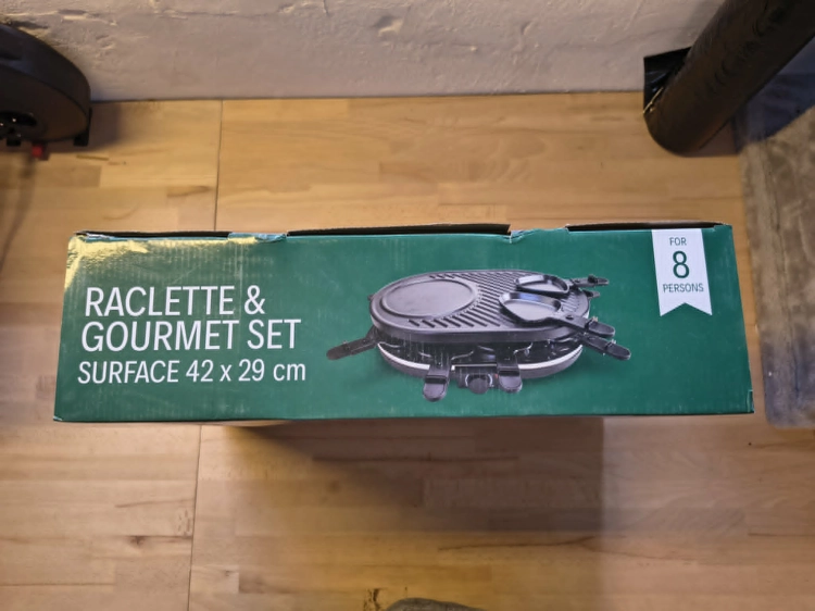 Zielono-biały oryginalny karton z grillem elektrycznym Raclette Gourmet Set 42x29 cm