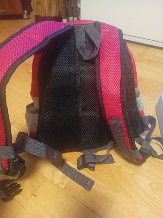 Czerwono-szary materiałowy plecak transportowy dla psa i kota rozmiar S z okrągłym otworem