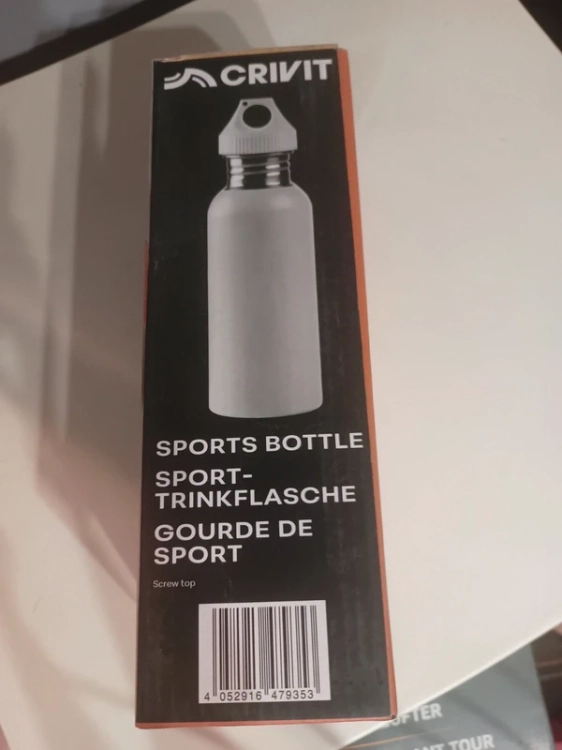 Srebrna sportowa butelka bidon ze stali nierdzewnej 600 ml z czarną nakrętką