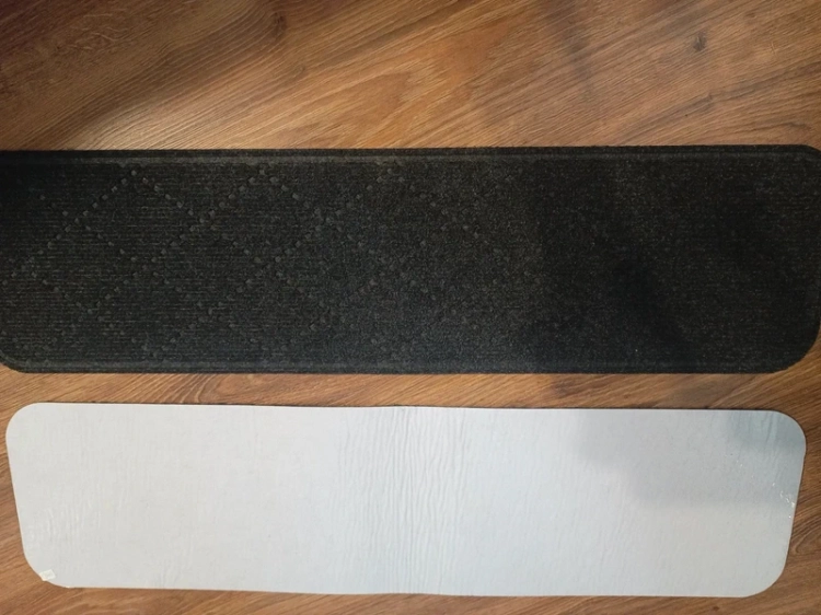 samoprzylepne-nakladki-na-schody-antracyt-76x20-zestaw-15-sztuk