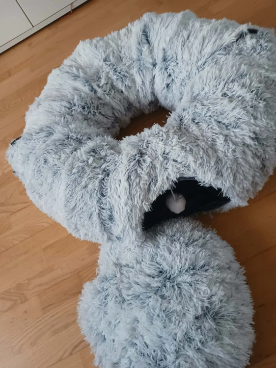 tunel-dla-kota-z-lozkiem-tunelowym-interaktywne-legowisko-szare-donut