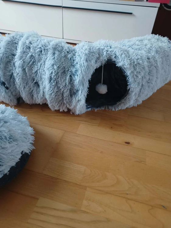tunel-dla-kota-z-lozkiem-tunelowym-interaktywne-legowisko-szare-donut