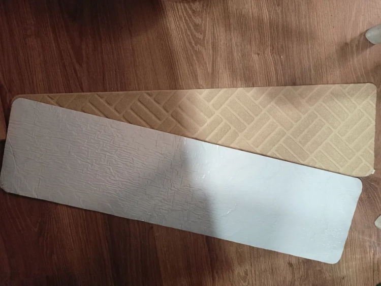 Beżowe dywaniki schodowe samoprzylepne carpet floor protection zestaw piętnaście sztuk gem-ewa-mariusz.pl