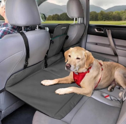 Dwustronna utwardzana mata dla psa do samochodu Kurgo Backseat Bridge czarno beżowa gem-ewa-mariusz.pl