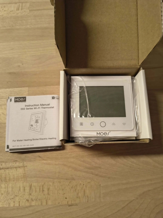 Oryginalne białe opakowanie inteligentnego termostatu MOES Smart Thermostat Wi-Fi Tuya gem-ewa-mariusz.pl