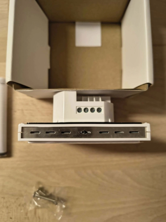 Oryginalne białe opakowanie inteligentnego termostatu MOES Smart Thermostat Wi-Fi Tuya gem-ewa-mariusz.pl
