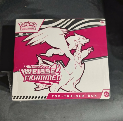 Oryginalnie zafoliowany zestaw kart kolekcjonerskich Pokémon Karmesin i Purpur Weisse Flammen Top Trainer Box wersja niemiecka gem-ewa-mariusz.pl
