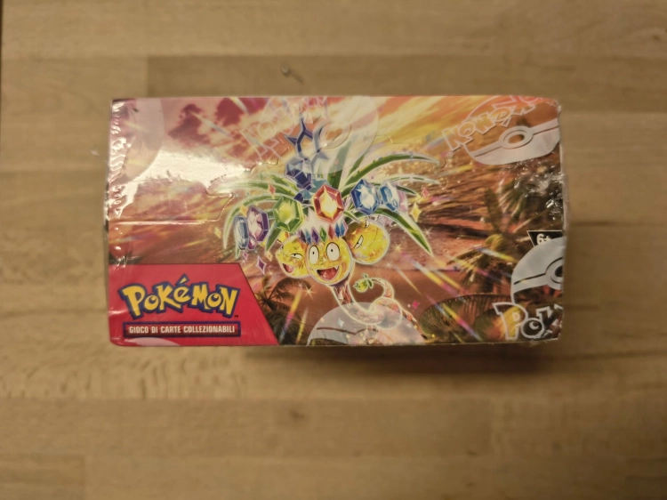 Oryginalnie zafoliowany fabryczny Booster Box Pokémon TCG z dodatku Scarlatto e Violetto Scintille Folgoranti w wersji włoskiej z grafiką Pikachu