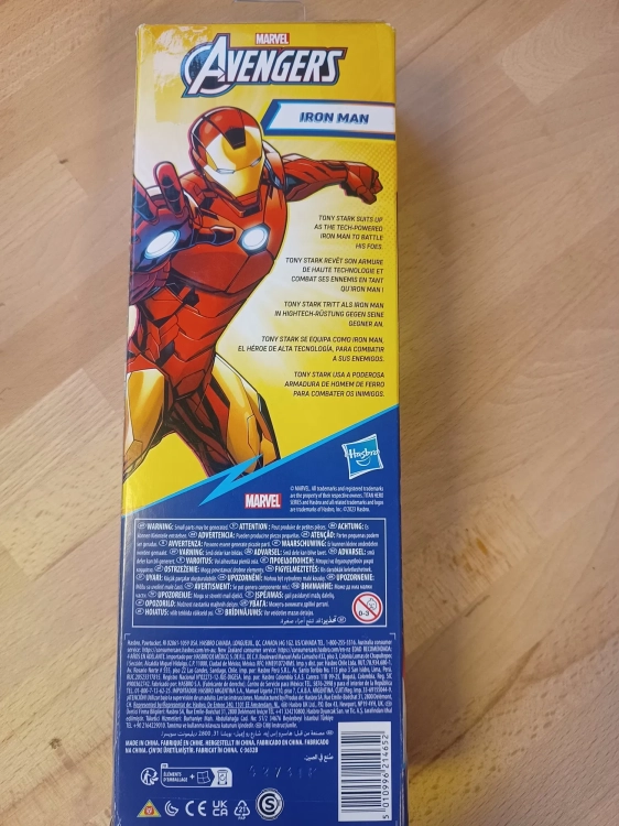 Duża trzydziestocentymetrowa figurka Hasbro Marvel Avengers Titan Hero Iron Man w czerwono złotej zbroi