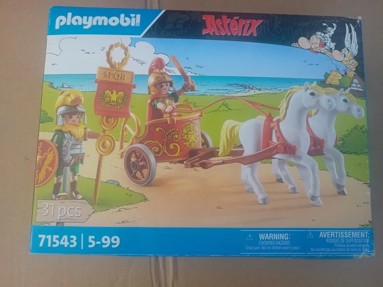 Zestaw klocków Playmobil Asterix 71013 przedstawiający rzymski rydwan z dwoma końmi i figurkami żołnierzy