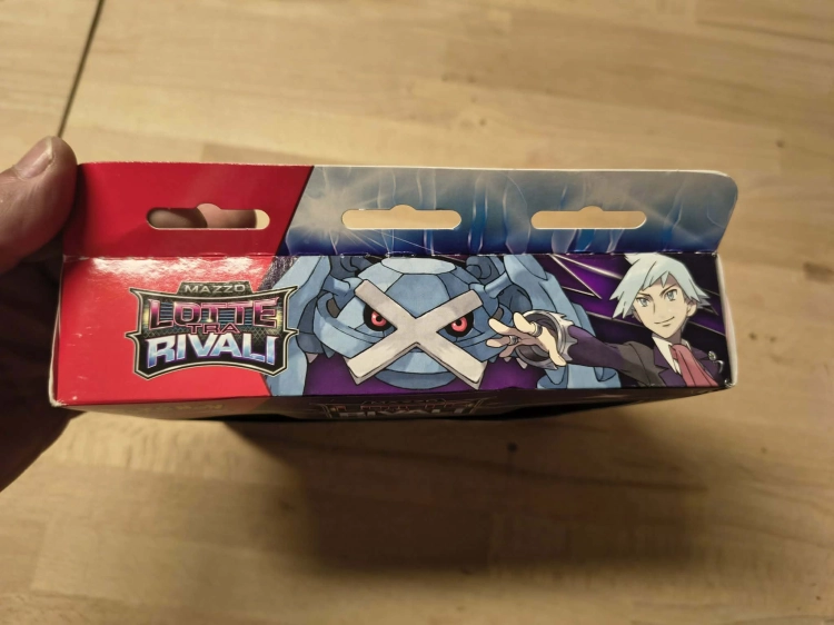 Oryginalny włoski zestaw startowy kart Pokemon TCG Mazzo Lotte tra Rivali Rocco z figurującymi kartami Metagross ex i Beldum