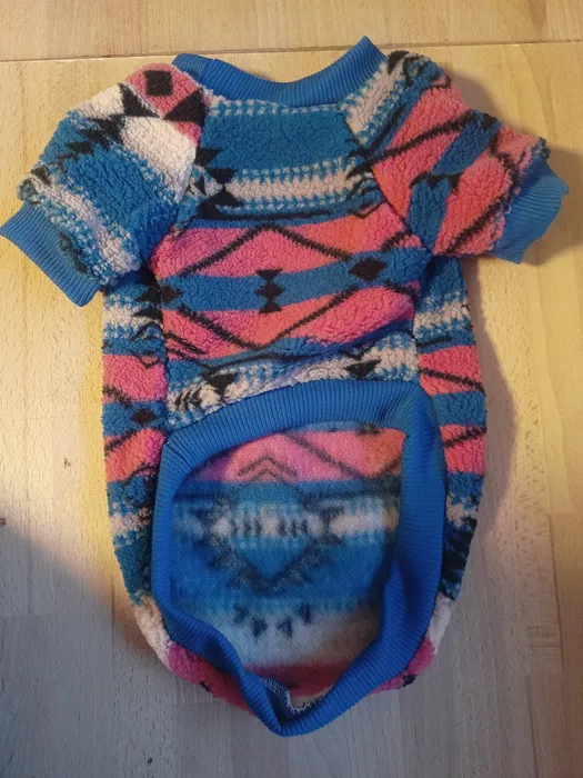 Nowy kolorowy pluszowy sweter dla psa w rozmiarze L w wielobarwne wzory etniczne w stylu boho