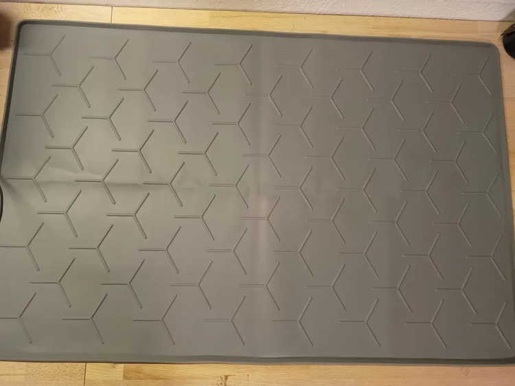 Nowa duża szara silikonowa mata pod kuwetę XXL o wymiarach 80x56 cm z podwyższonymi krawędziami rantem ochronnym