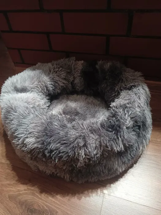 Nowe okrągłe szare puszyste legowisko oponka dla psa i kota o średnicy 50 cm w stylu donut z długim włosem ombre
