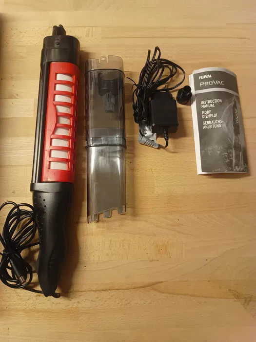 Elektryczny odkurzacz odmulacz do akwarium Fluval Pro Vac w stanie bardzo dobrym z widoczną przedłużką i diodami LED