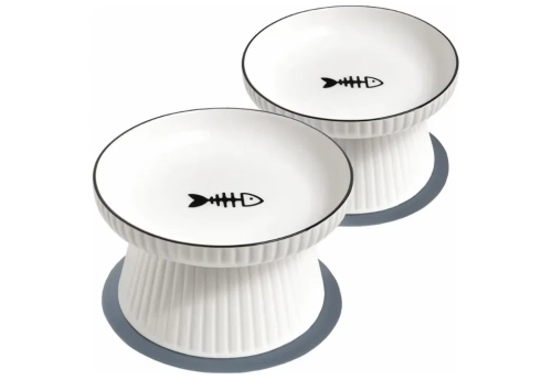 Nowe podwyższone miski ceramiczne dla kota w zestawie dwóch sztuk o średnicy 19 cm z szerokim otokiem i antypoślizgową podstawą