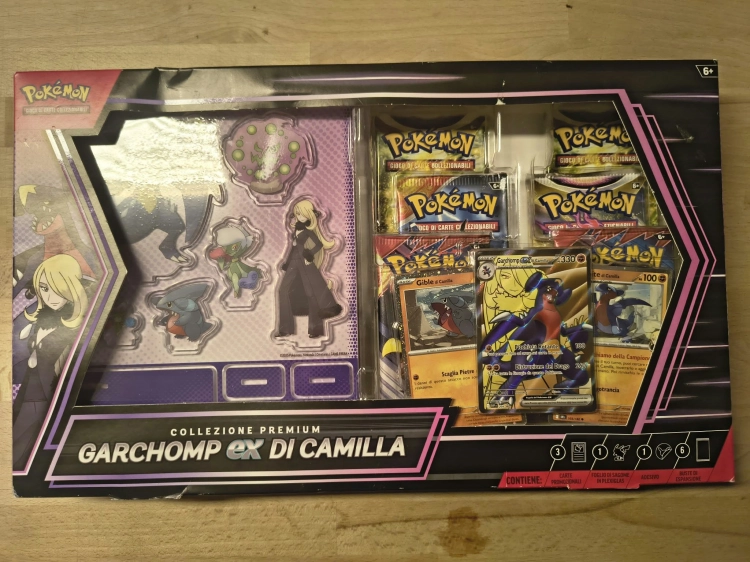 Nowy oryginalny zestaw kart Pokémon TCG Garchomp ex di Camilla Collezione Premium wersja włoska z widocznymi boosterami i akrylowymi figurkami