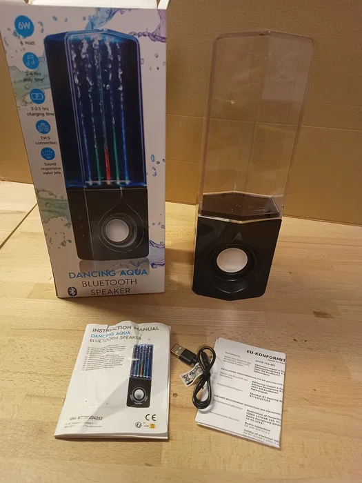 Nowy czarny pionowy głośnik bezprzewodowy Bluetooth z tańczącą wodą i kolorowym podświetleniem LED fontanna