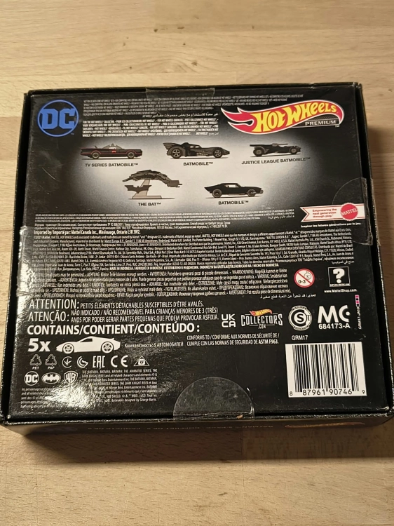 Nowy czarny zestaw pięciu metalowych autek Hot Wheels Premium DC Batman Bundle GRM17 z gumowymi oponami w oryginalnym pudełku