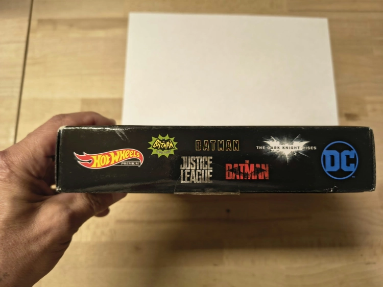 Nowy czarny zestaw pięciu metalowych autek Hot Wheels Premium DC Batman Bundle GRM17 z gumowymi oponami w oryginalnym pudełku