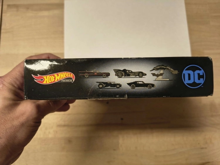 Nowy czarny zestaw pięciu metalowych autek Hot Wheels Premium DC Batman Bundle GRM17 z gumowymi oponami w oryginalnym pudełku
