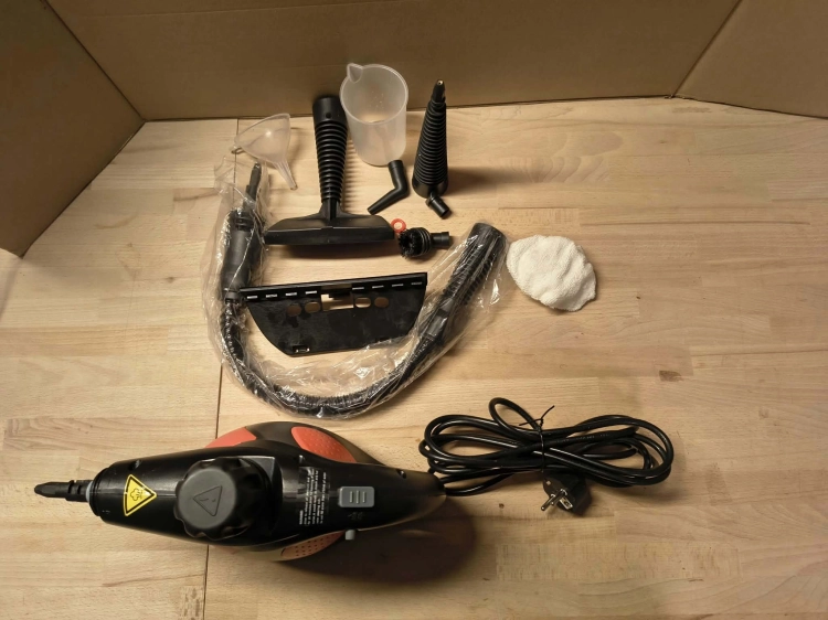 Nowe oryginalne opakowanie kartonowe ręcznej myjki parowej Handheld Steam Cleaner model DF-928A z grafiką pomarańczowo czarnej parownicy