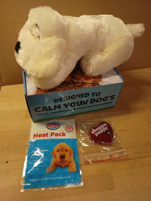 Nowa kremowa maskotka behawioralna Snuggle Puppy z mechanicznym czerwonym serduszkiem zasilanym bateriami i jednorazowym wkładem rozgrzewającym Heat Pack przy oryginalnym pudełku
